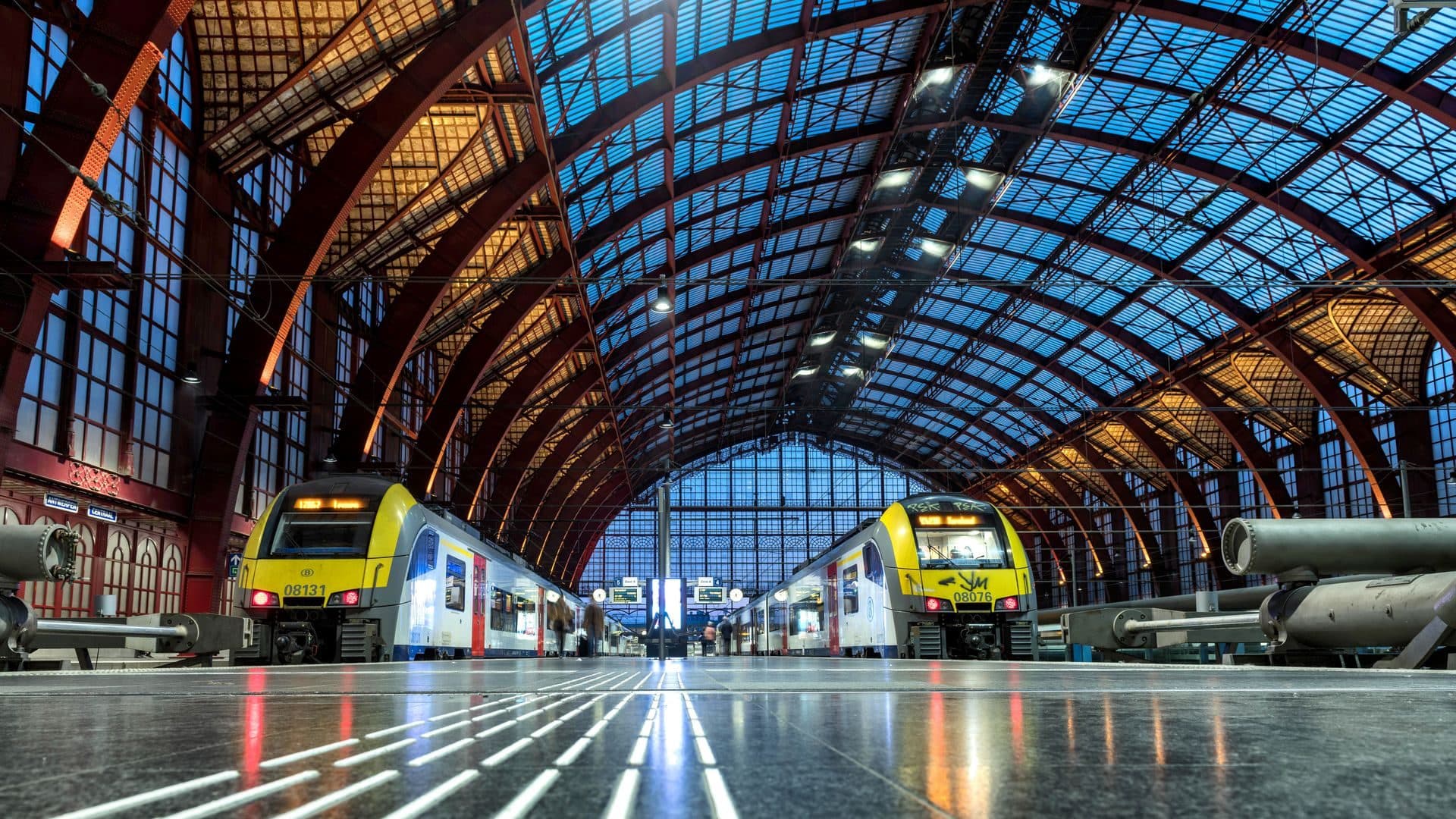 Private driver at Antwerp-Central station